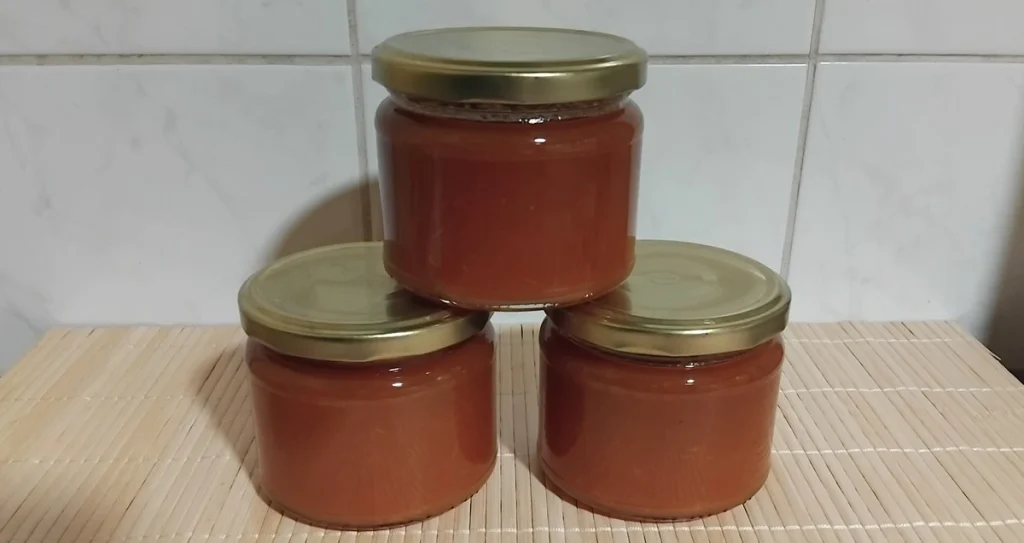 tartósítószer nélküli sárgabarack lekvár három üvegben