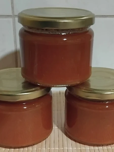 tartósítószer nélküli sárgabarack lekvár három üvegben
