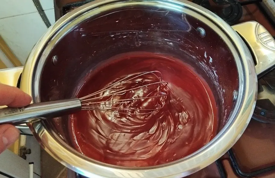Meggyes pudingos pite puding főzése egy tálban
